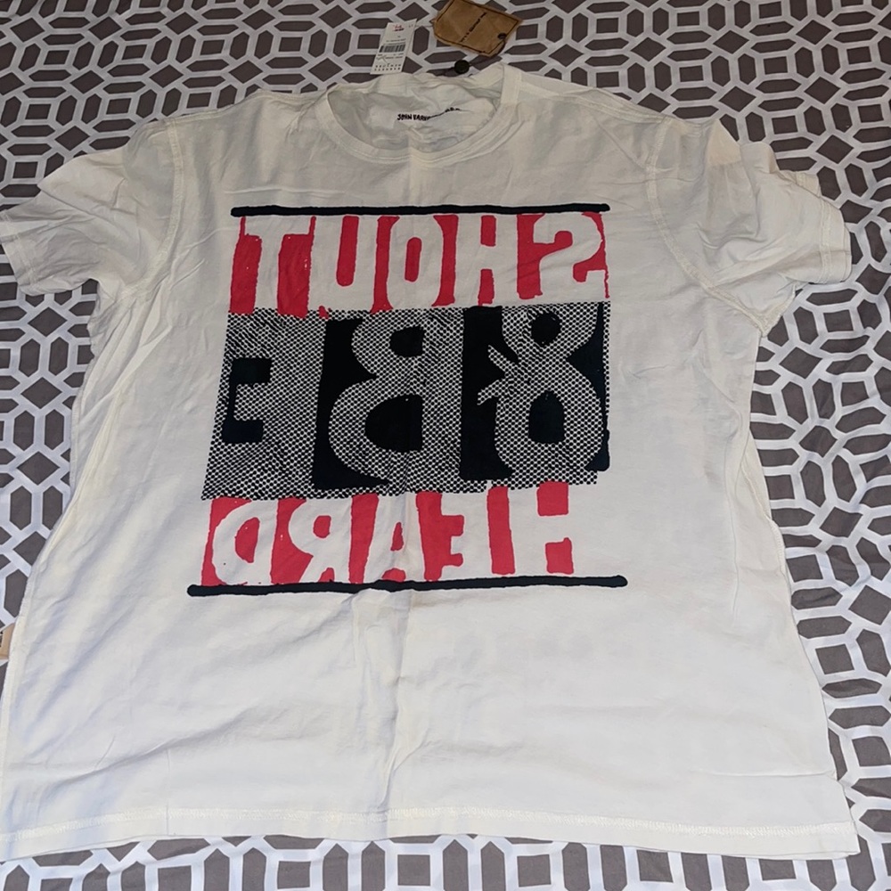 White tee shirt size XL